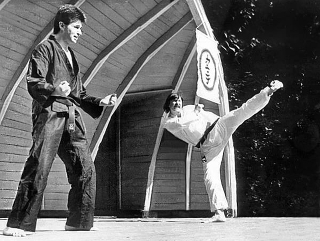 А. Штурмин и А. Рукавишников показывают новые удары.