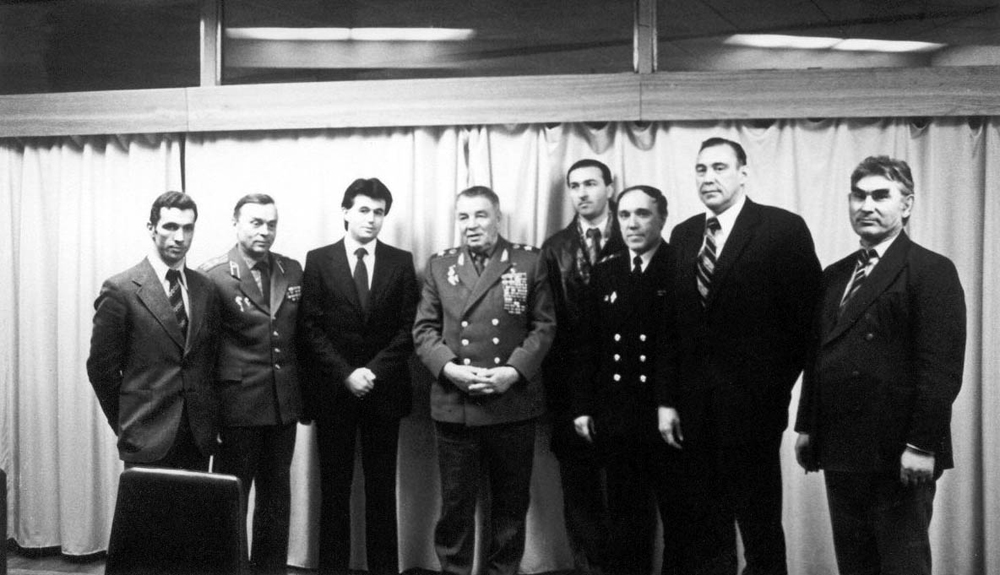 В центре -легендарный командующий ВДВ  В. Маргелов, слева от него - А. Штурмин.