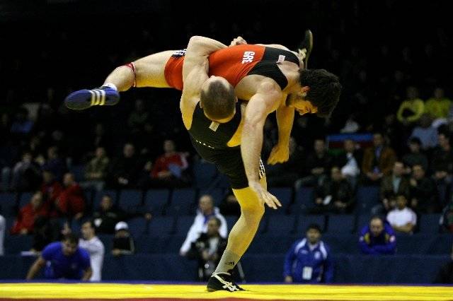 Усман шахгириев. Бросок прогибом греко римская. Греко-римская, вольная борцы. Греко римская борьба броски. Греко римская борьба красивые броски.